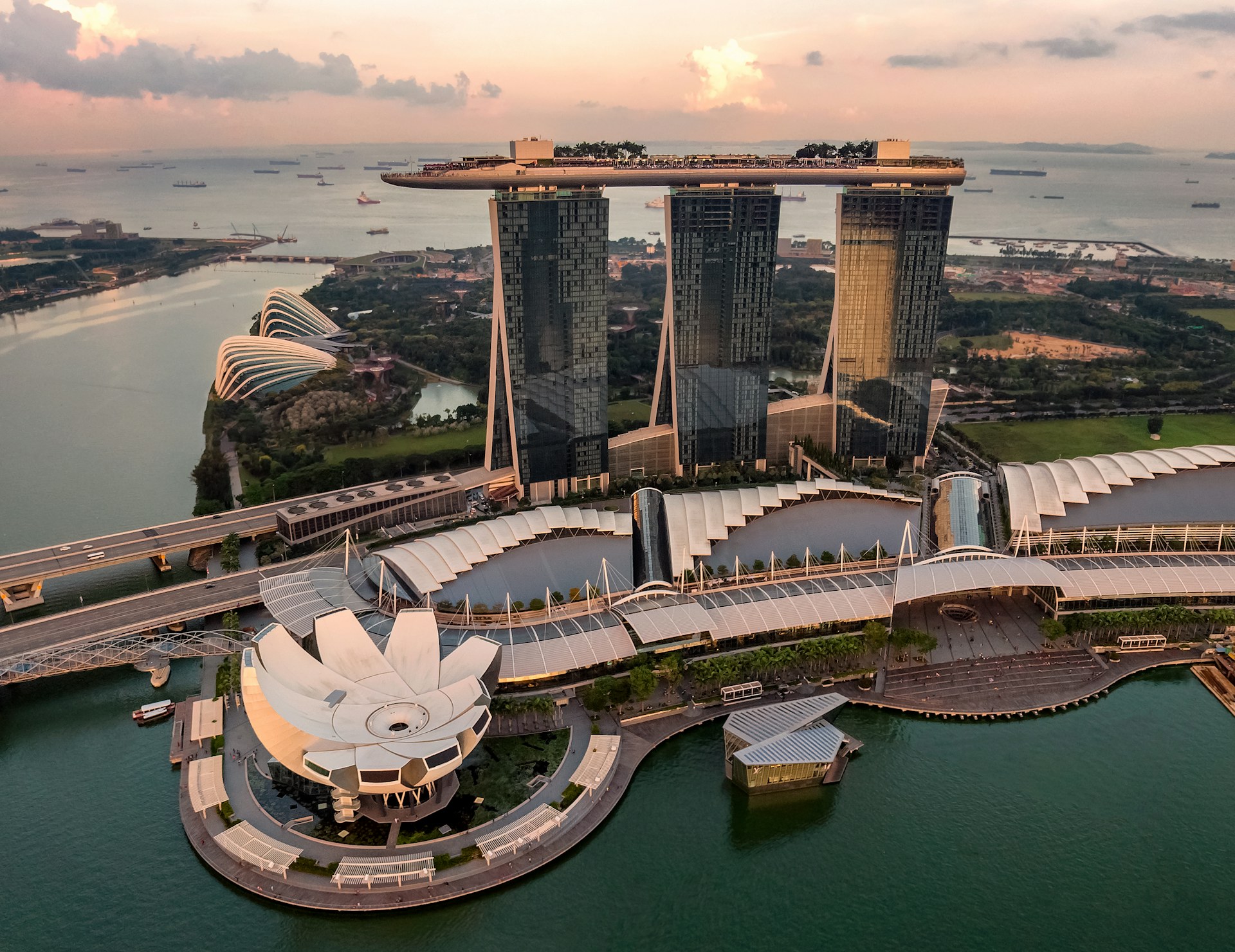 Marina Bay and the Singapore skyline at dusk, near the Robinson Road business district